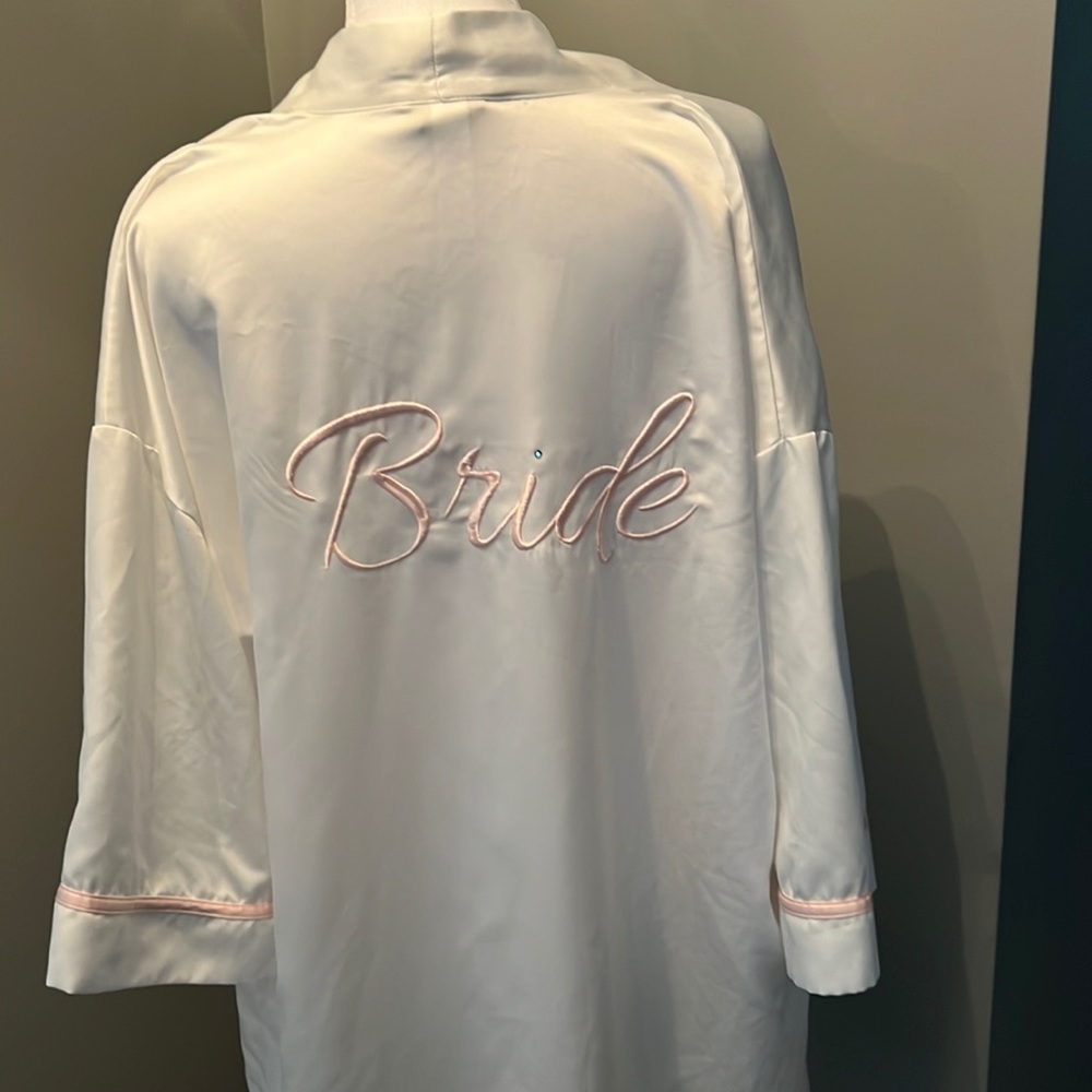 “Bride” short satin robe